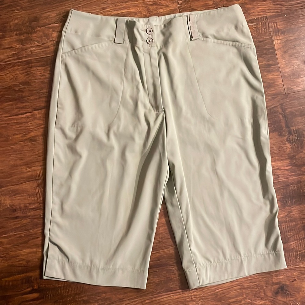 EUC Nike Golf Bermuda Shorts Tan Long Size 12